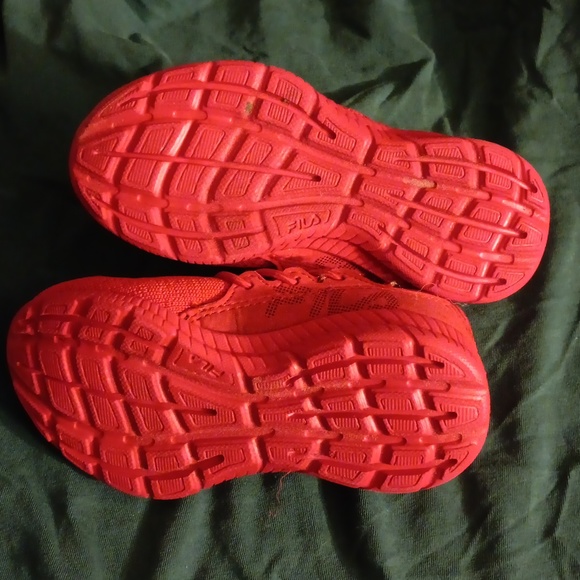 Red Fila size 8 little kidss - Picture 3 of 3